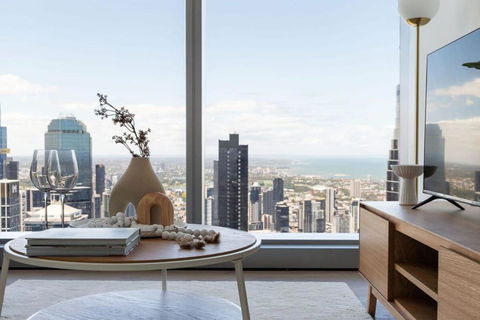 A 2BR Apt With Stunning City Views FREE Parking - Accommodation Sunshine Coast 0