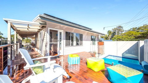 A Beachside Beauty With Pool - Accommodation Sunshine Coast 2