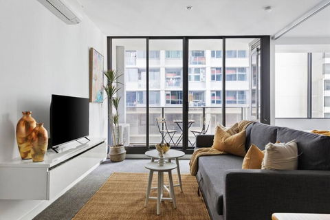 A Chic 2BR Apt Near Southern Cross, With Secure Parking - Accommodation Sunshine Coast 0