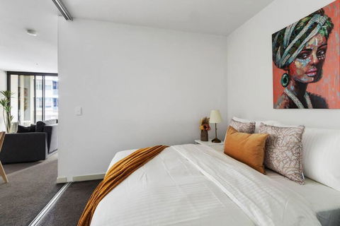 A Chic 2BR Apt Near Southern Cross, With Secure Parking - Accommodation Sunshine Coast 2