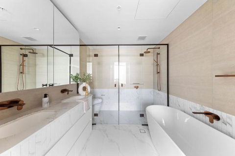 A Cozy 2BR Apt At Sapphire By The Gardens - Accommodation Sunshine Coast 2