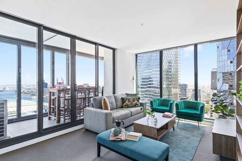 A Cozy 2BR Apt With Harbour Views And FREE Parking - Accommodation Sunshine Coast 1