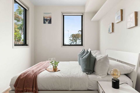 A Cozy & Modern Apt Near To Flemington Races - Accommodation Sunshine Coast 1