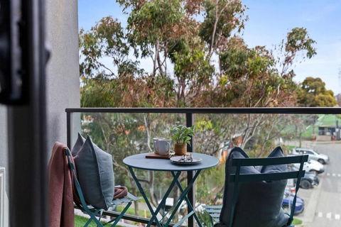 A Cozy & Modern Apt Near To Flemington Races - Accommodation Sunshine Coast 2