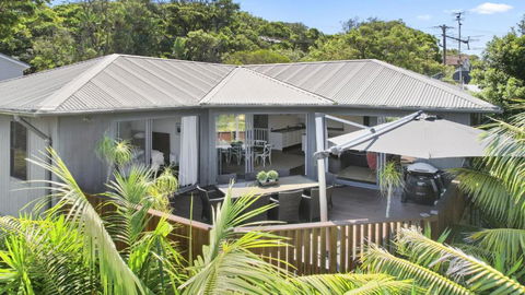 A Grand Beach Retreat - Accommodation Sunshine Coast 0