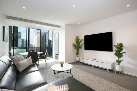 A Modern 2BR Apt With City Views FREE Parking - Accommodation Sunshine Coast 0