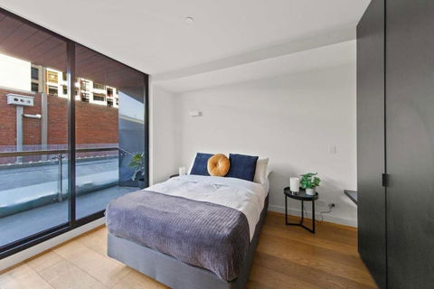 A Modern & Spacious 2BR Apt Near Melbourne Uni - Accommodation Sunshine Coast 0