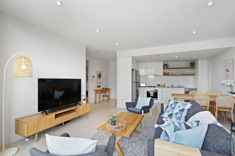 A River-side 2bdm Footscray Oasis + Parking - Accommodation Sunshine Coast 1