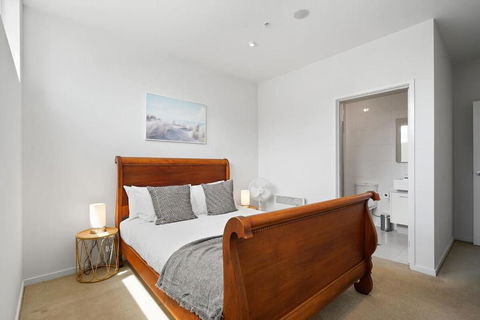 A River-side 2bdm Footscray Oasis + Parking - Accommodation Sunshine Coast 3
