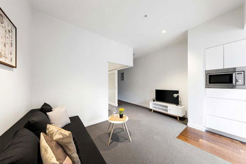 A Stylish Apt For 4 Near Queen Victoria Market - Accommodation Sunshine Coast 1