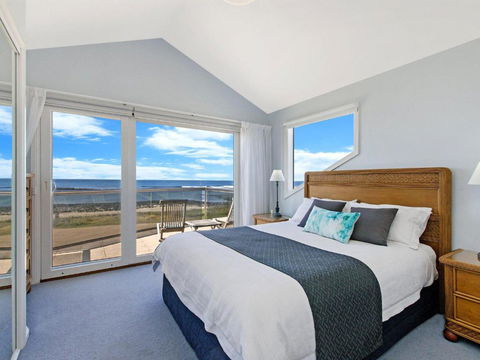 A Top Deck - Accommodation Sunshine Coast 0