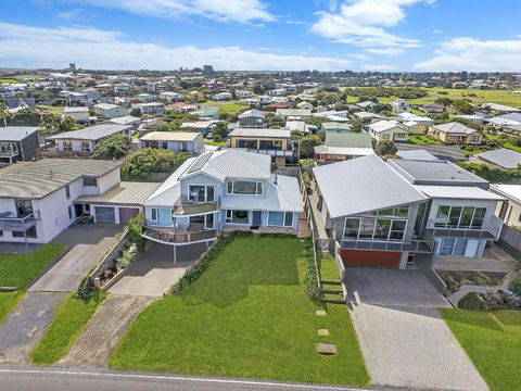 A Top Deck - Accommodation Sunshine Coast 2