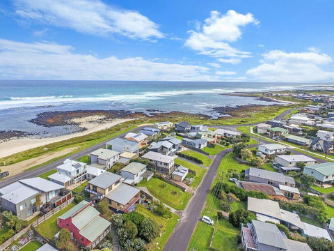 A Top Deck - Accommodation Sunshine Coast 3