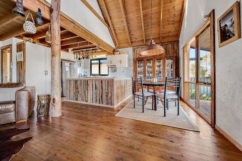 Aarlaur 2 - Charming 2BR Rustic Home L Bath L Fire Pit L WiFi L Air-Con - Accommodation Sunshine Coast 2