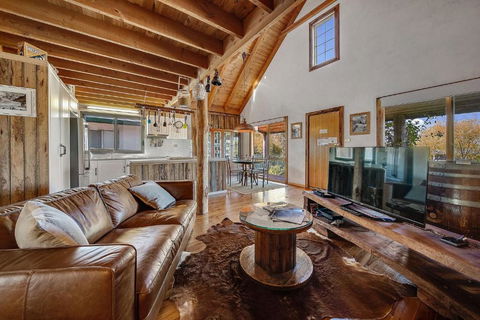 Aarlaur 2 - Charming 2BR Rustic Home L Bath L Fire Pit L WiFi L Air-Con - Accommodation Sunshine Coast 0