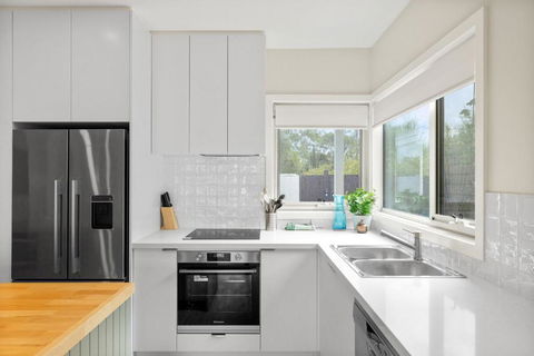 Aberdeen - Accommodation Sunshine Coast 2