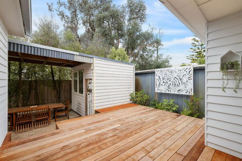 Aberdeen - Accommodation Sunshine Coast 0