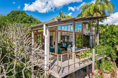 Above The Pass - Accommodation Sunshine Coast 0