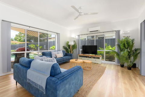 Absolute Beachfront Family Home - Cooya - Accommodation Sunshine Coast 3