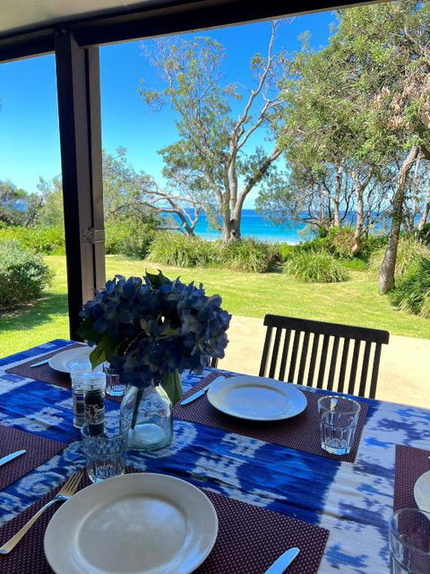 Absolute Beachfront Mollymook - Accommodation Sunshine Coast 3