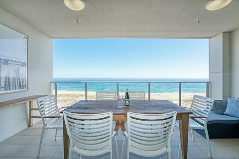 Absolute Kirra By EcoTime - Accommodation Sunshine Coast 2