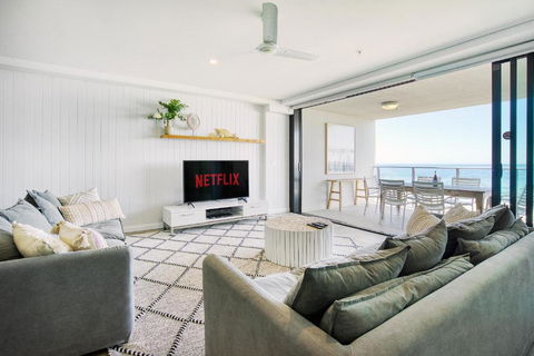 Absolute Kirra By EcoTime - Accommodation Sunshine Coast 4