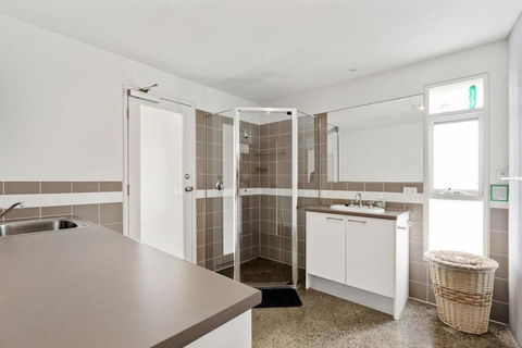 Absolute Luxury Beachfront - Middleton - BYO Linen - Accommodation Sunshine Coast 4