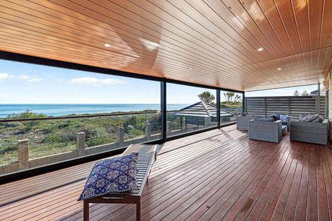 Absolute Oceanfront Retreat - Accommodation Sunshine Coast 3