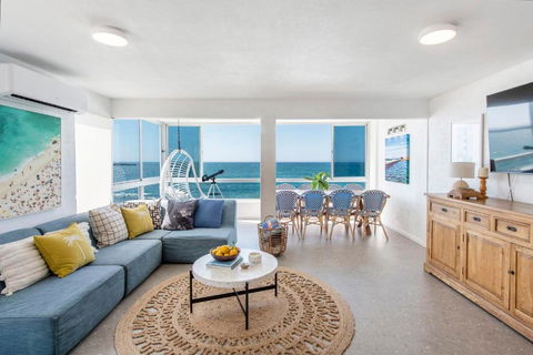 Absolute Oceanfront Yamba - Oceanstays - Accommodation Sunshine Coast 2