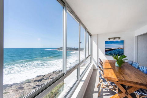 Absolute Oceanfront Yamba - Oceanstays - Accommodation Sunshine Coast 3