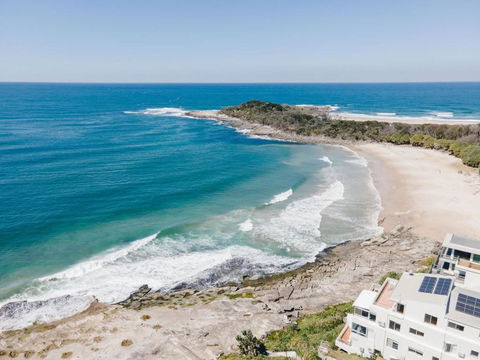 Absolute Oceanfront Yamba - Oceanstays - Accommodation Sunshine Coast 1