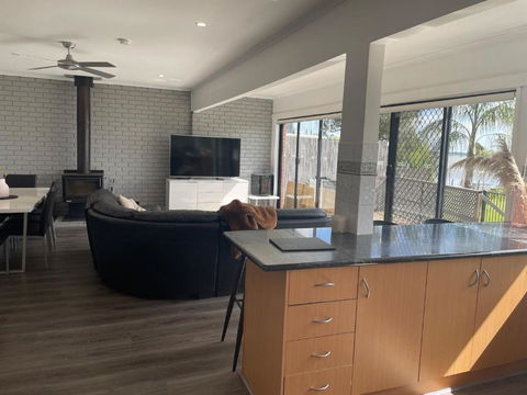 Absolute Waterfront At Woodlands - Accommodation Sunshine Coast 4