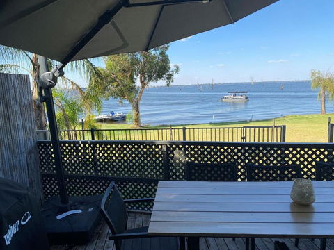 Absolute Waterfront At Woodlands - Accommodation Sunshine Coast 0