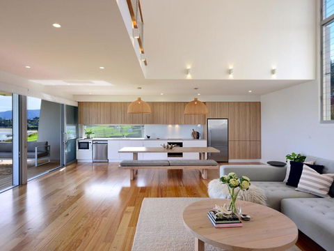 Absolute Waterfront - Accommodation Sunshine Coast 3