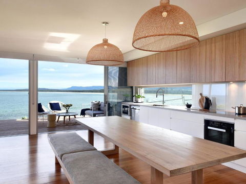 Absolute Waterfront - Accommodation Sunshine Coast 1