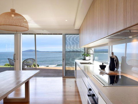 Absolute Waterfront - Accommodation Sunshine Coast 2