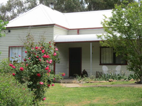 Acacia Cottage - Accommodation Sunshine Coast 0