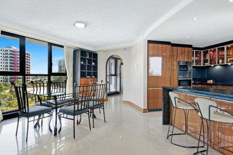 Acapulco Luxury 2 Bedroom Apartment - CoastHM - Accommodation Sunshine Coast 4