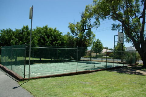 Acclaim Kingsway Tourist Park - Accommodation Sunshine Coast 2