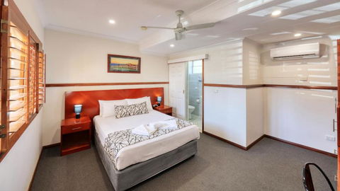 Across Country Motor Inn & Cottages - Accommodation Sunshine Coast 3