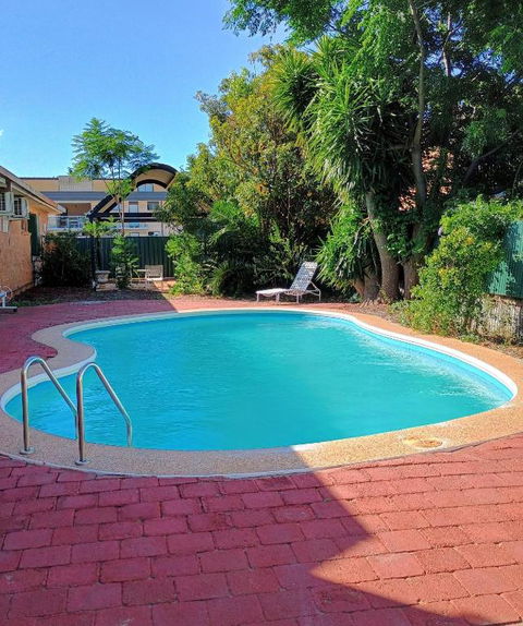 Across Country Motor Inn & Cottages - Accommodation Sunshine Coast 4
