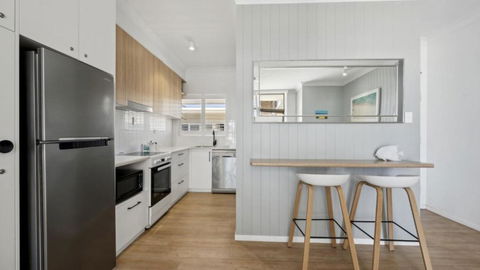 Affordable, Pool, Spa, Beach, Sleeps 5 - Accommodation Sunshine Coast 3