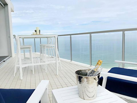 Air On Broadbeach Beachfront 2Level Stunning Apartment With 180 Degree Views - Accommodation Sunshine Coast 4