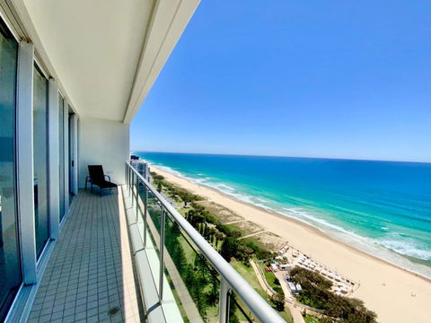 Air On Broadbeach Beachfront 2Level Stunning Apartment With 180 Degree Views - Accommodation Sunshine Coast 3