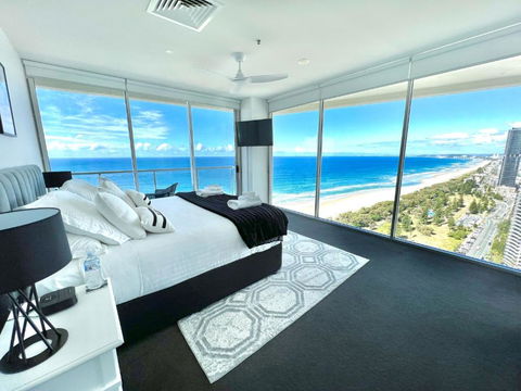 Air On Broadbeach Beachfront 2Level Stunning Apartment With 180 Degree Views - Accommodation Sunshine Coast 0