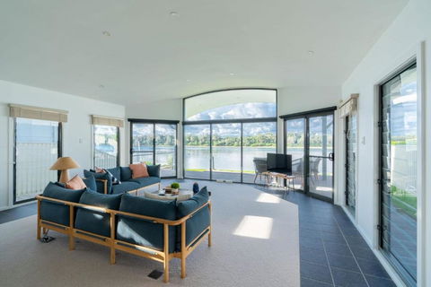 Absolute Waterfront Beach House - Accommodation Sunshine Coast 0