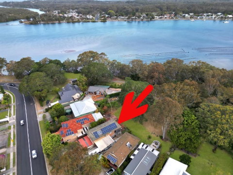 Absolute Waterfront - Accommodation Sunshine Coast 0