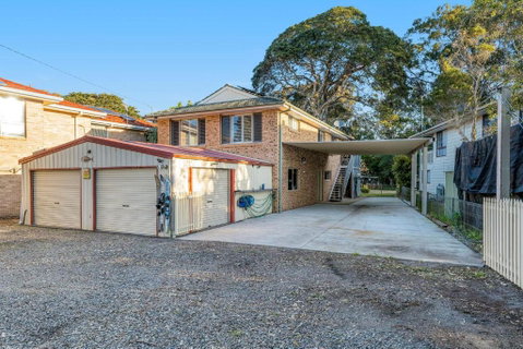 Absolute Waterfront - Accommodation Sunshine Coast 1