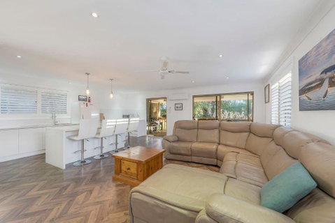 Absolute Waterfront - Accommodation Sunshine Coast 3