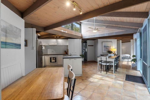 A Sand And Sea Retreat - 150m From Beach, Pet Friendly - Accommodation Sunshine Coast 2